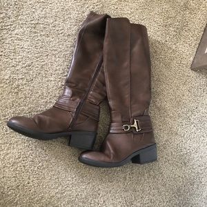 Brown target riding boots